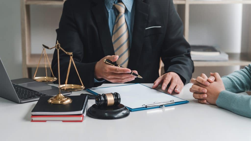 Private Practice Vs Public Defender: Which Criminal Lawyer is Better?